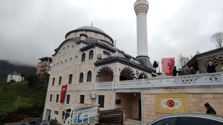 Çayeli Küçükcaferpaşa Mahallesi Camii ibadete açıldı