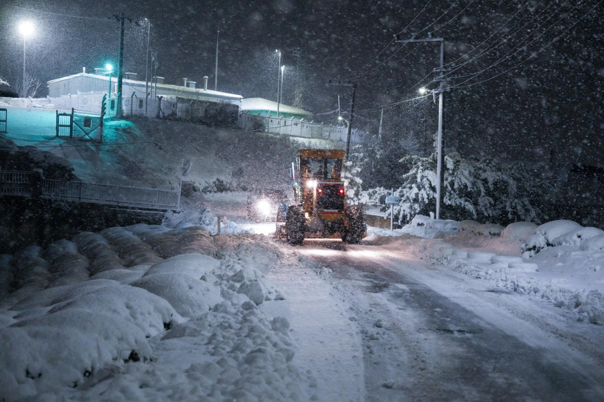 RİZE BELEDİYESİ KAR TEMİZLEME VE TUZLAMA ÇALIŞMALARINA DEVAM EDİYOR