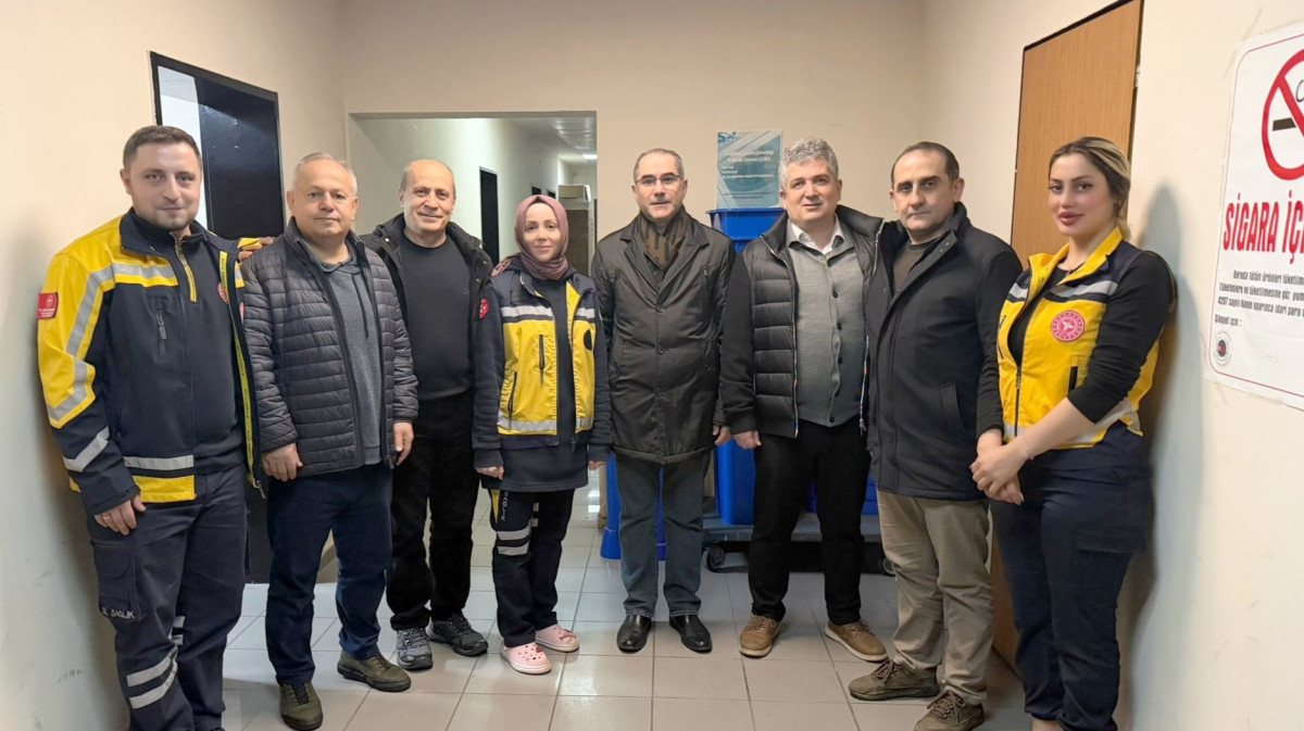 SAĞLIK MÜDÜRÜ PROF.DR. DEMİRAL'DAN ÇALIŞANLARINA MORAL ZİYARETİ 