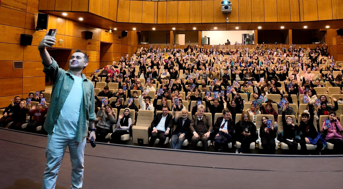 RİZE’DE “OKU” PROJESİ YAZARLARLA GENÇLERİ BULUŞTURUYOR