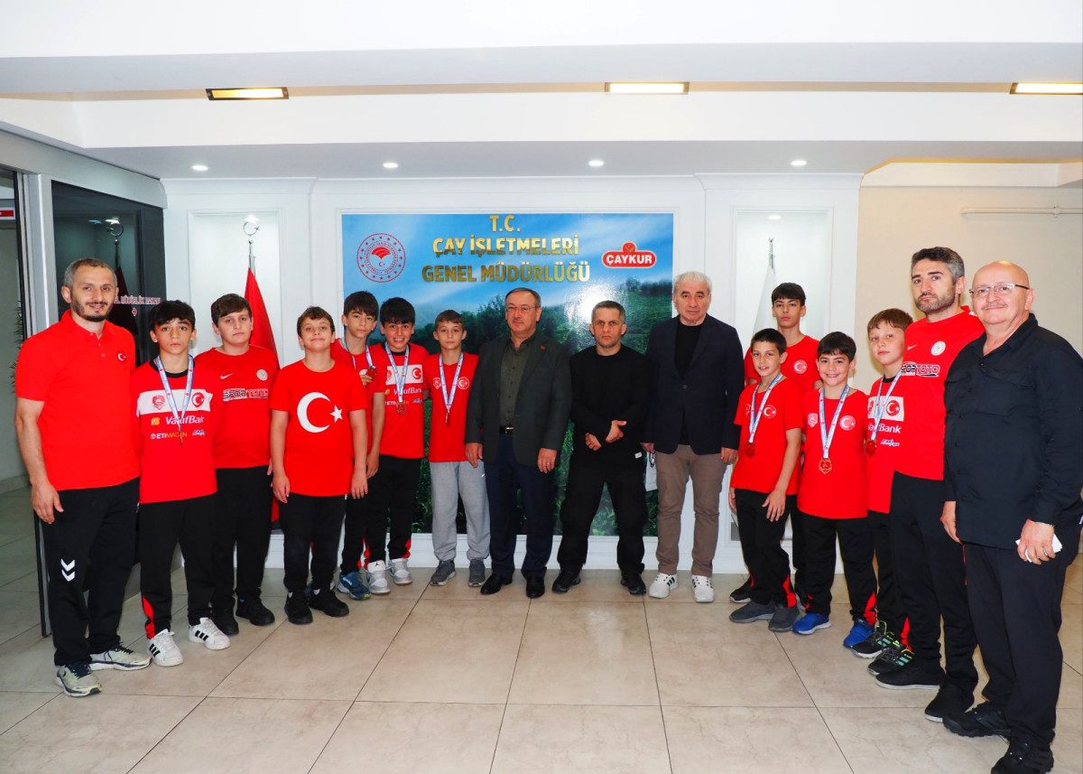 ÇAYKUR GENEL MÜDÜR ALİM; TÜRKİYE ŞAMPİYONU MİNİK GÜREŞCİLERİNİ MİSAFİR ETTİ